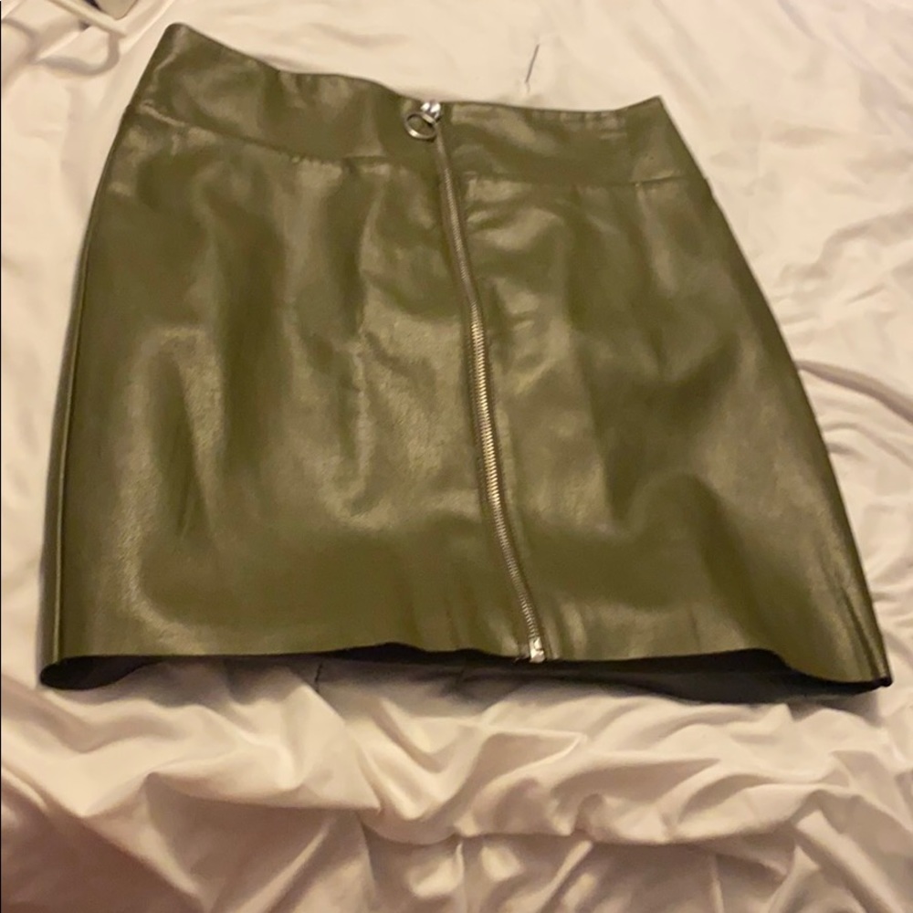 Size 8 deep green  skirt  never worn